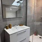 Longchamps 1 - Magnifique Appartement, 1 Sous Les Toits, Clim אקס-לה-באינס