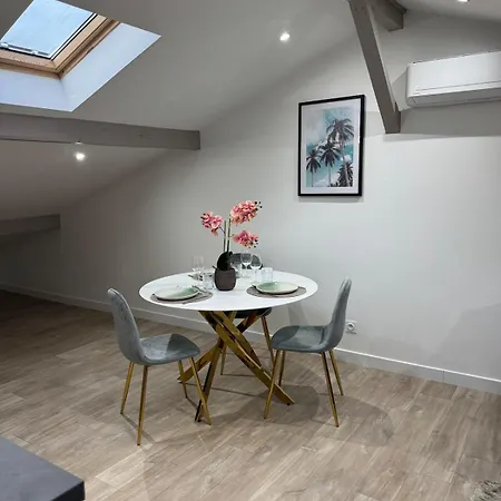 Longchamps 1 - Magnifique Appartement, 1 Sous Les Toits, Clim Appartamento