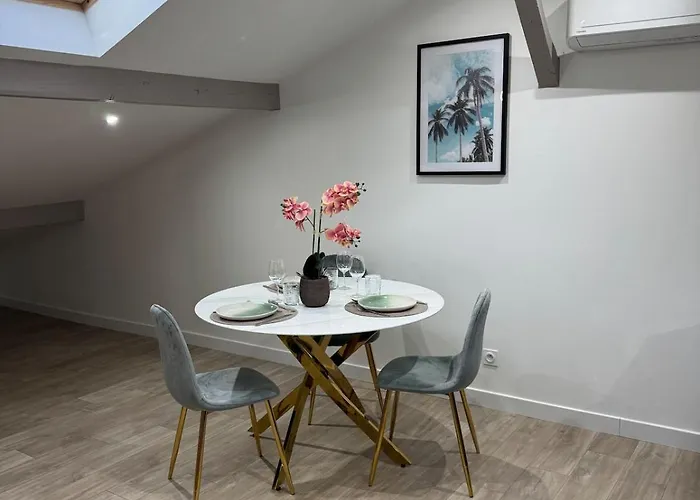 Longchamps 1 - Magnifique Appartement, 1 Sous Les Toits, Clim Appartamento