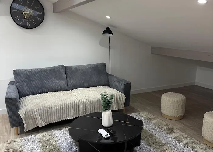 Longchamps 1 - Magnifique Appartement, 1 Sous Les Toits, Clim アパート エクスレバン